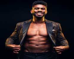 He is a fitness freak and has maintained his six-peck abs by working hard at the gym.